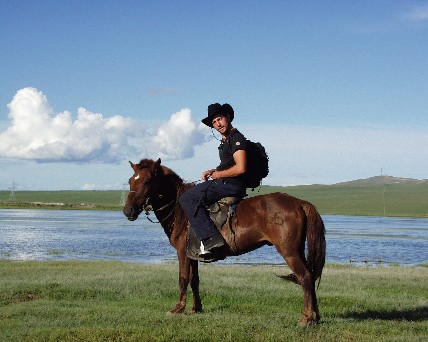 Cowboy Mitsch 'hoch' zu Pferde.